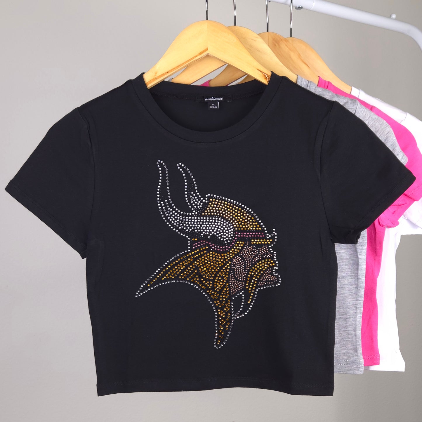 Minnesota Vikings Rhinestone Cropped T-shirt